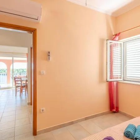 Apartment Zak Potirna